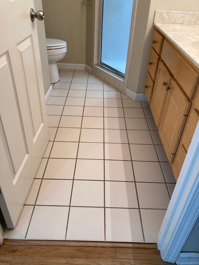 Building Photo - LOCATION LOCATION Location!  Close to Baptist Health Hospital, Shopping, & More