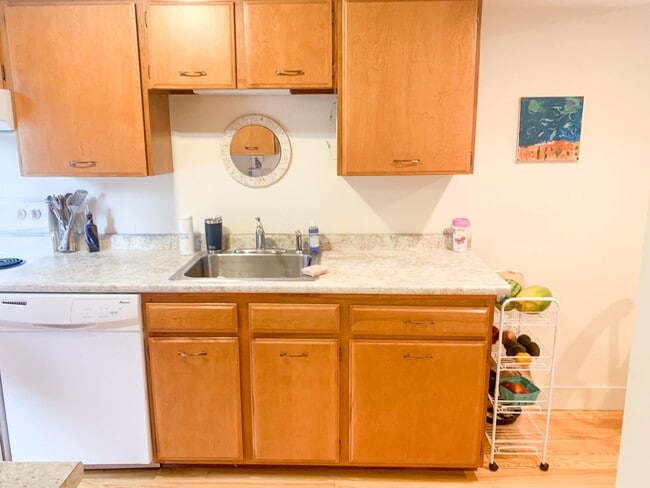 Building Photo - 2 Bedroom Condo in Amherst