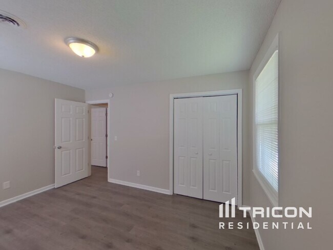 Building Photo - 2308 S Partridge Cir