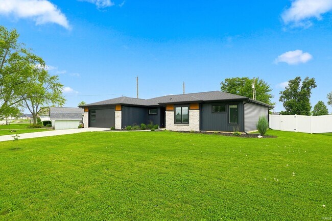 Building Photo - 10827 Kathy Dr