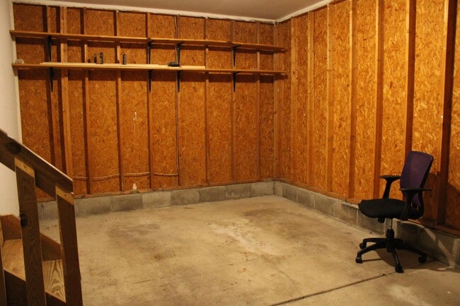 Building Photo - 175 Macenroe Dr