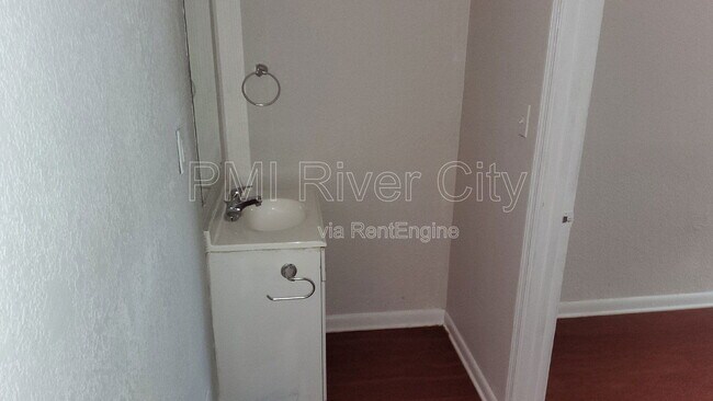 Building Photo - 2309 Lane Ave S