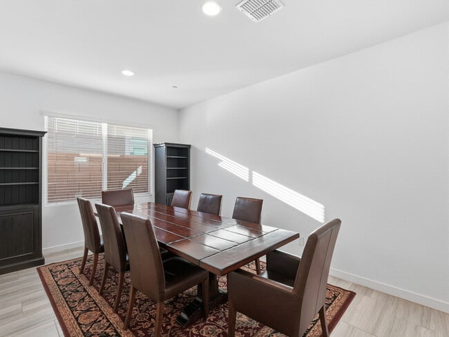 Building Photo - 9712 E Twinkle Ave