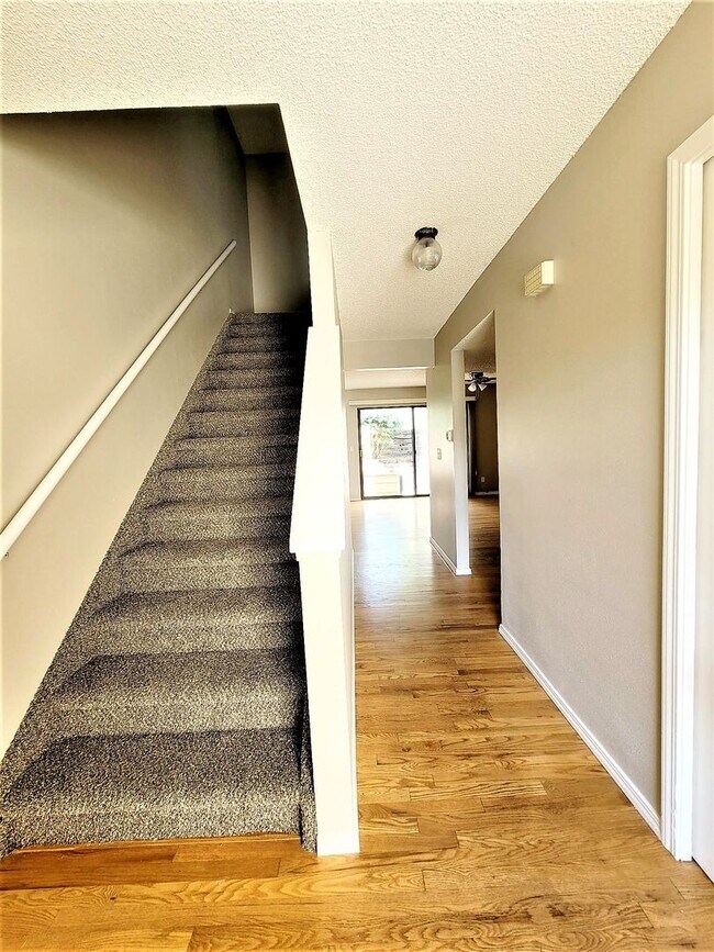 Building Photo - 2510 Hamlet Ln