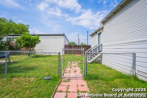 Building Photo - 2007 S Presa St
