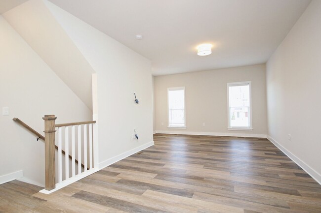 Building Photo - Light-Filled End-Unit Old Trail Townhome