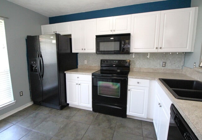 Building Photo - Navarre Gem Near Beaches & Bases – 3BR/2BA...