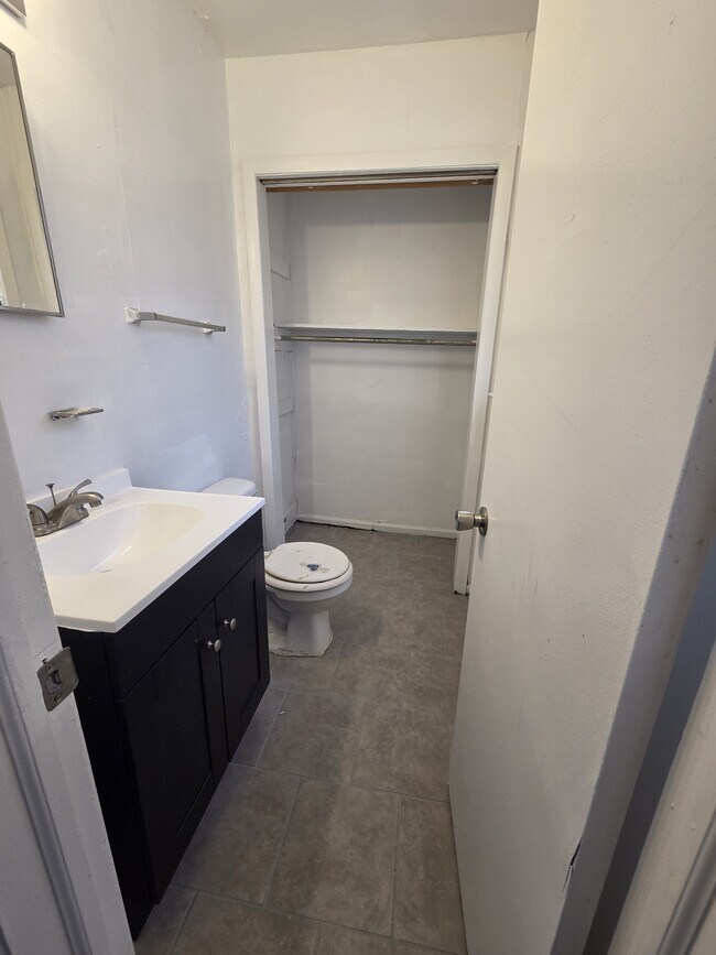 Building Photo - 1814 Karian Dr