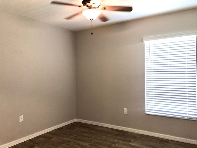 Building Photo - Wonderful 3/2 home in ORLANDO - GOLF COURS...