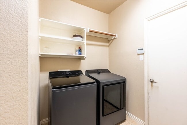 Building Photo - 7220 Petersburg Dr