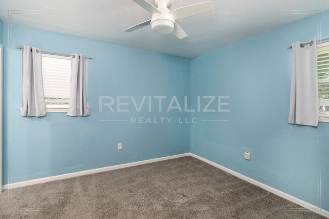 Building Photo - Charming 3 Bedroom/2 Bathroom Home in Sara...