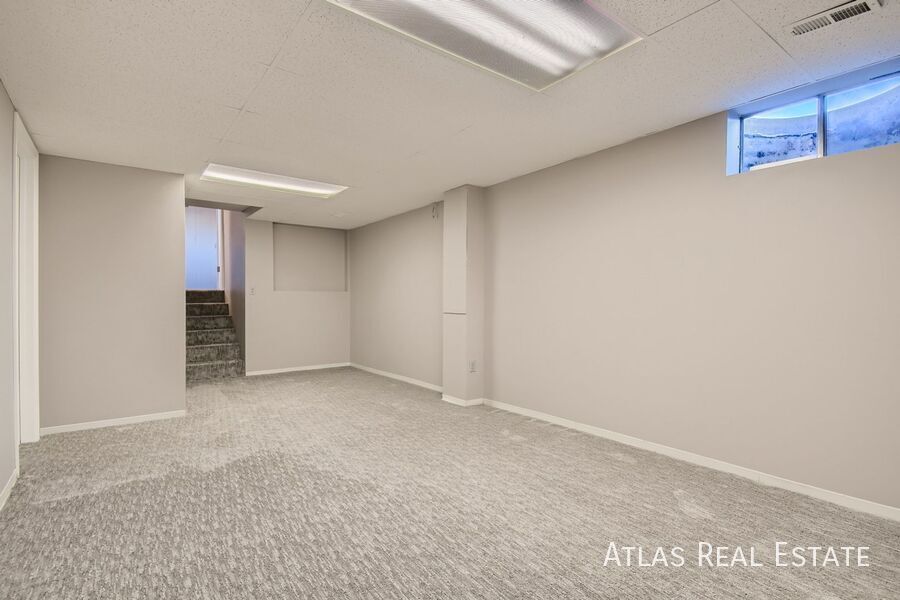 Building Photo - 886 S 11th Ave