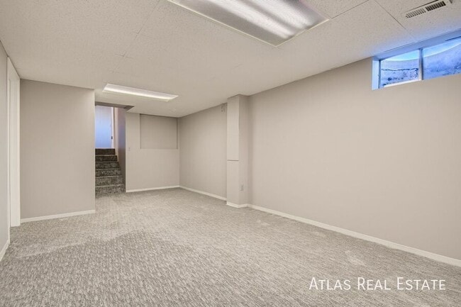 Building Photo - 886 S 11th Ave