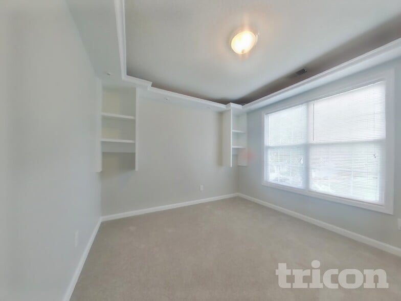 Building Photo - 4013 Mt Vernon Dr