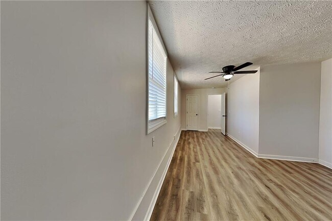 Building Photo - 778 Summer Dr NW