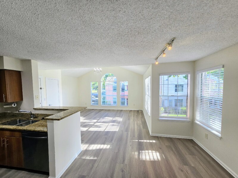 Building Photo - 1125 Crystal Way