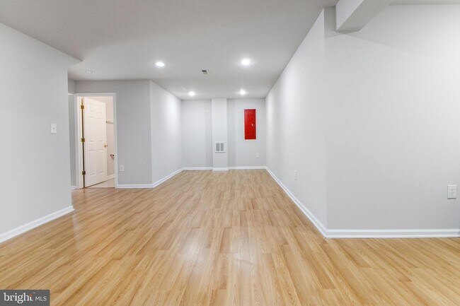 Building Photo - 115 Richard Dr SE