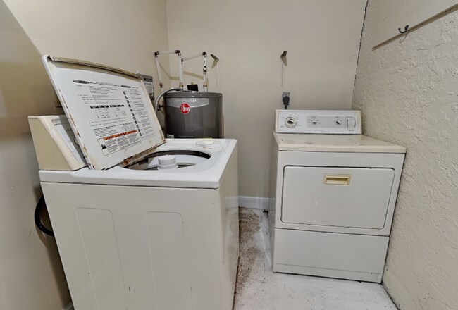 Building Photo - 15696 Bolesta Rd