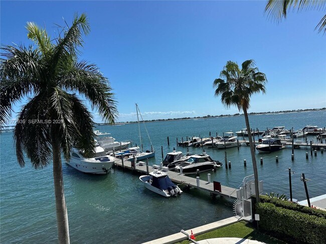 Building Photo - 1541 Brickell Ave