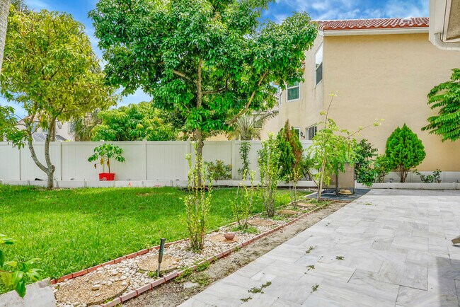 Building Photo - 3354 Greenview Terrace W