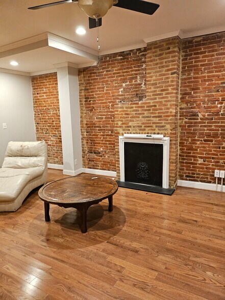 Building Photo - 908 S Hanover St