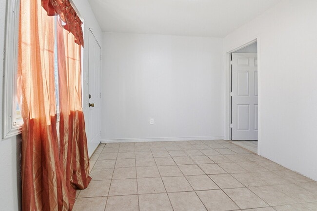 Building Photo - $2,030.95 - 3 Bedrooms, 1 Bathroom, Single Family Home in Aurora with fenced Yard!