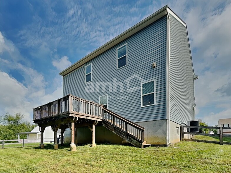 Building Photo - 735 Norbie Dr