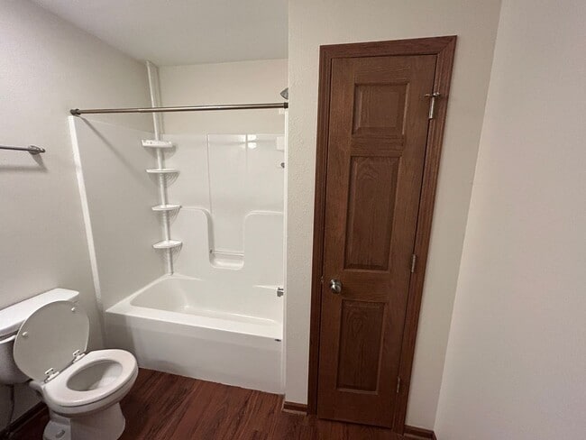 Building Photo - Stadium Commons Upper Unit