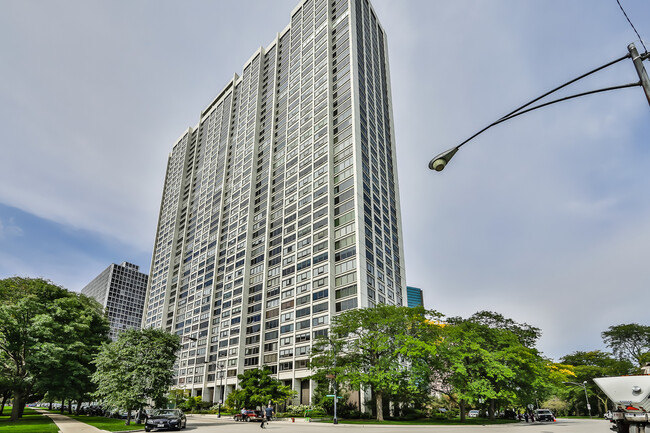 Primary Photo - 2800 N Lake Shore Dr