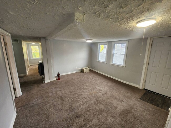Building Photo - 3658 E 143rd St