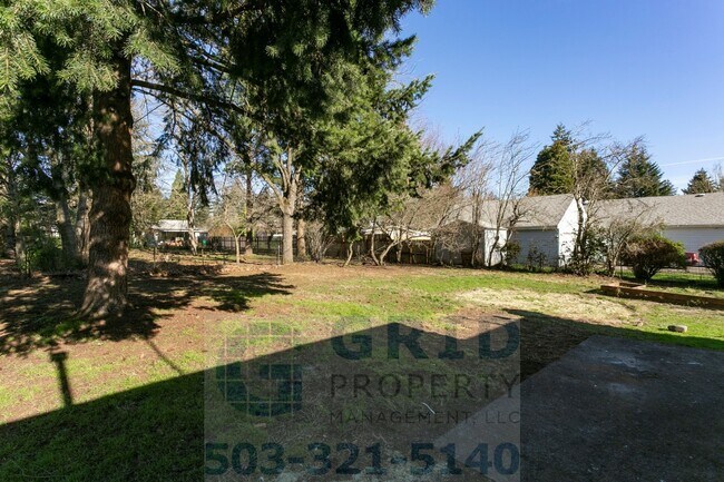 Building Photo - Two Bedroom Craftsman Home Available in th...