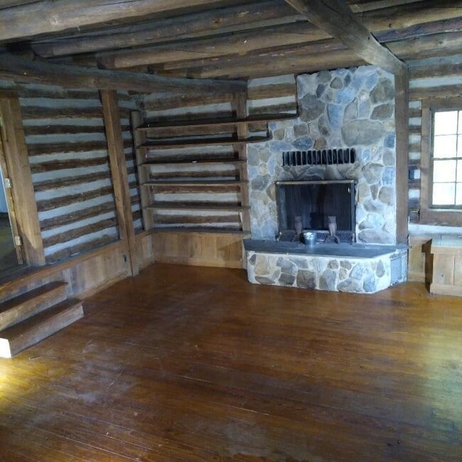 Primary Photo - 394 Rock Hill Dr