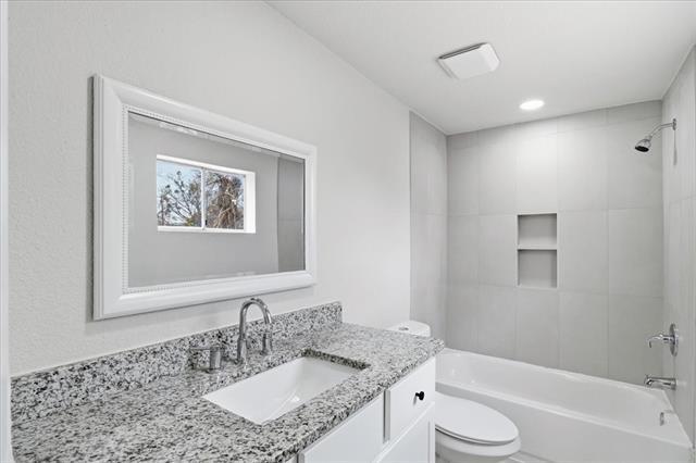 Building Photo - 404 S Murray St