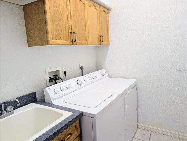 Building Photo - 3892 Canopy Way