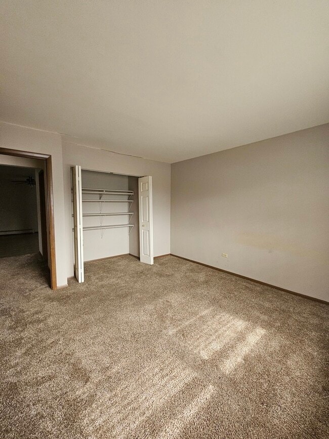 Building Photo - 1450 Getzelman Dr