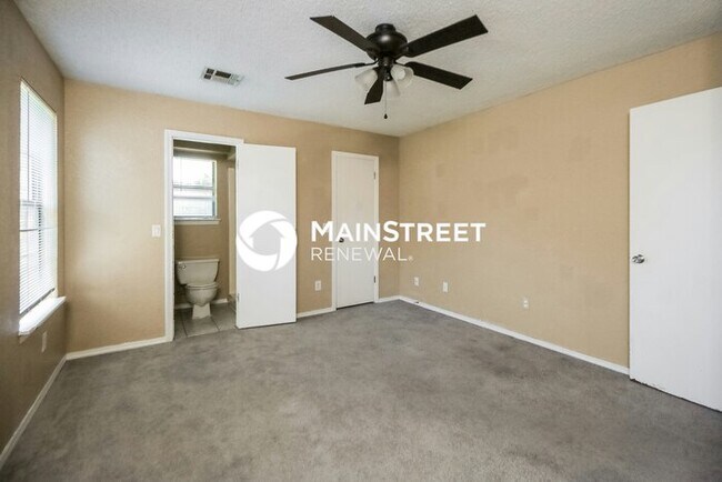Building Photo - 4 Bedroom Pet-Friendly Home in Oklahoma City, OK with Main Street Renewal