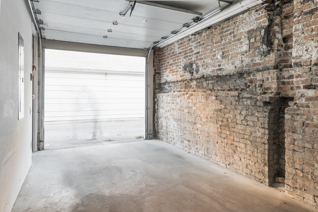 Building Photo - 1019 N Wolcott Ave