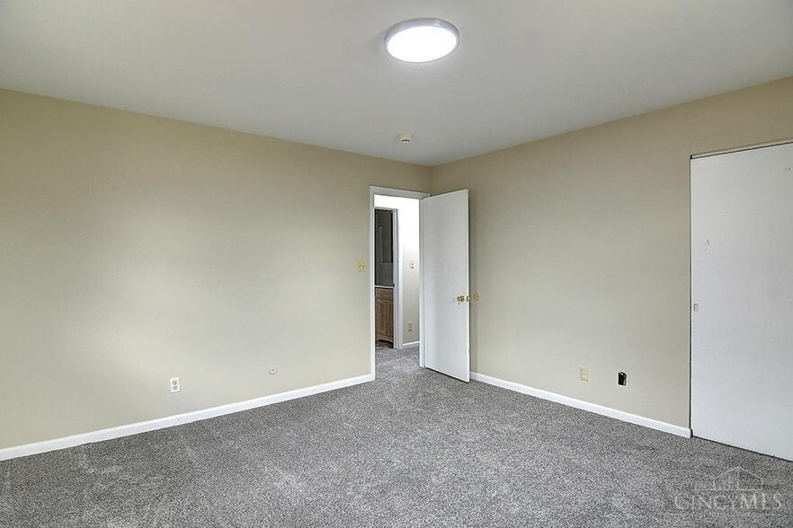 Building Photo - 3210 Beatrice Dr
