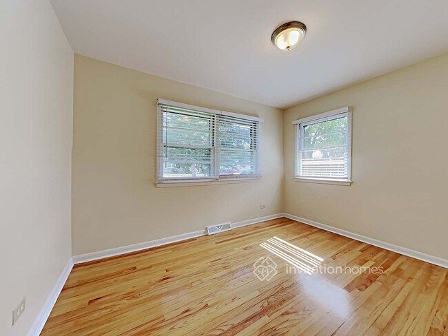 Building Photo - 334 Martin Dr