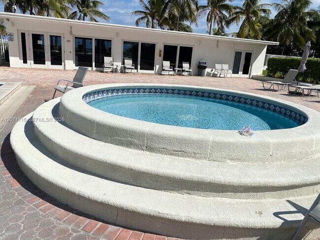 Building Photo - 5005 Collins Ave