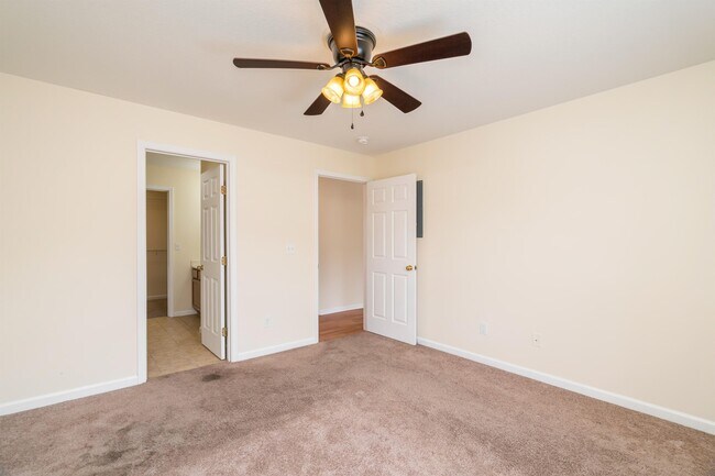 Building Photo - 1703 Maple View Way