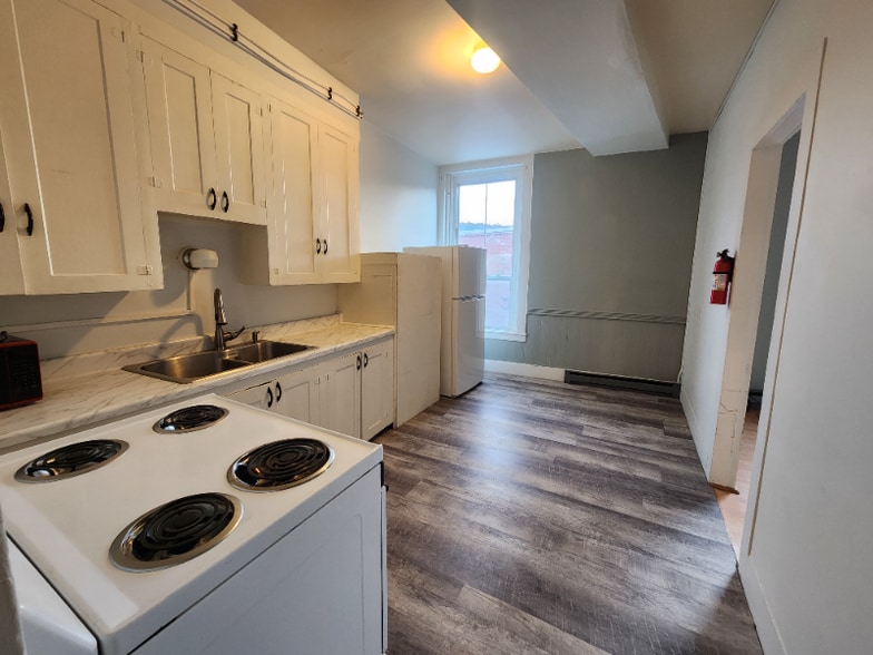 Building Photo - 12 State St