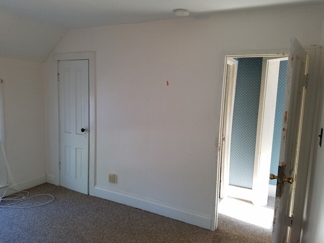 Building Photo - 622 W 18th St