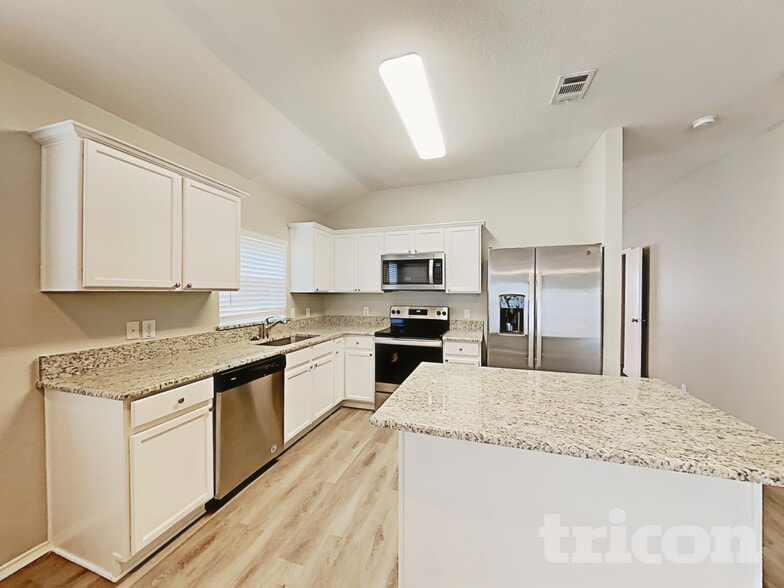 Building Photo - 4704 Provence Dr