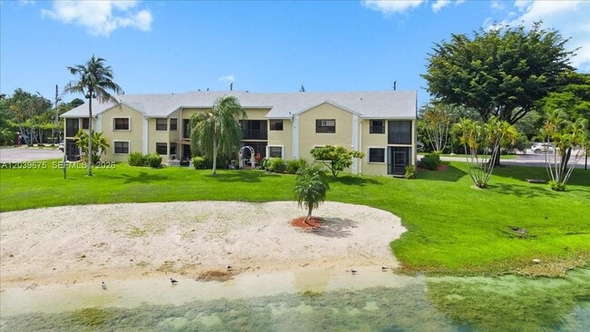 Building Photo - 999 Hamilton Dr
