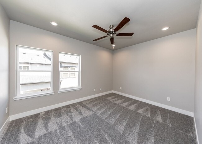 Building Photo - 5389 Sky Top Ln