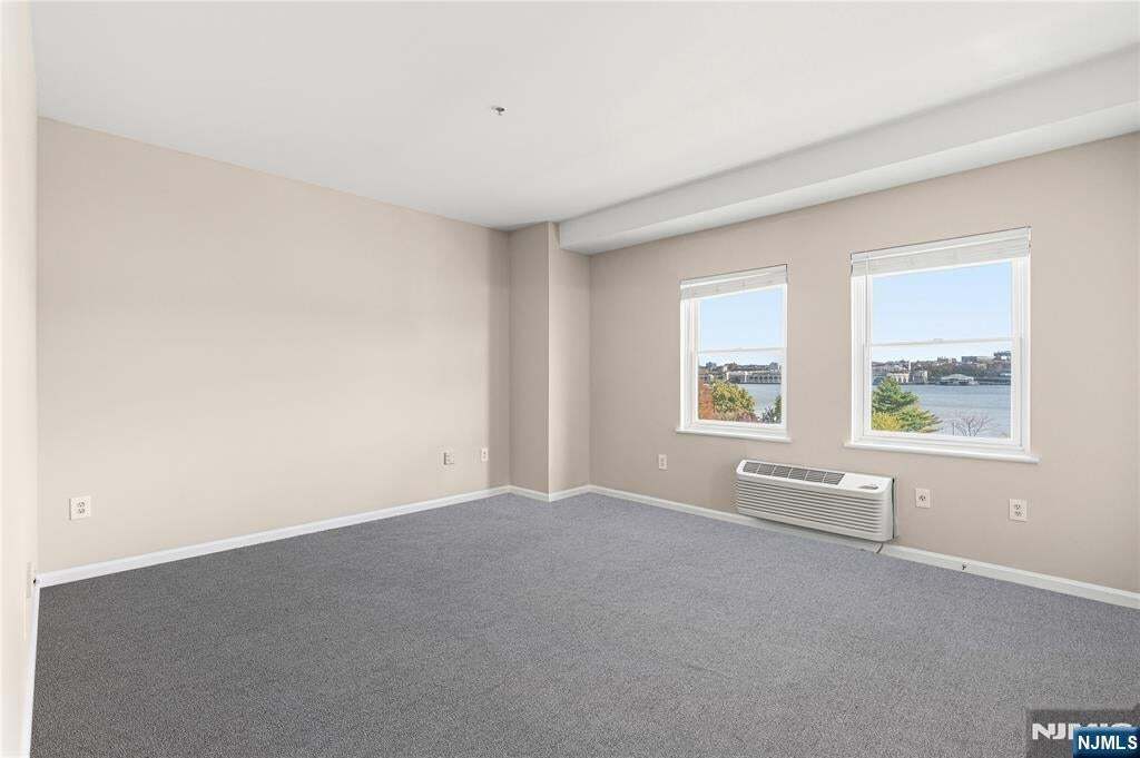 Building Photo - 905 River Rd