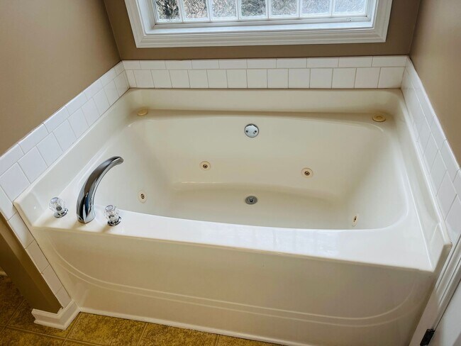 Building Photo - Welcome home! 3 Bedroom 2 Bath home in Sum...
