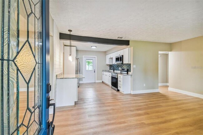 Building Photo - 1717 W Eldred Dr