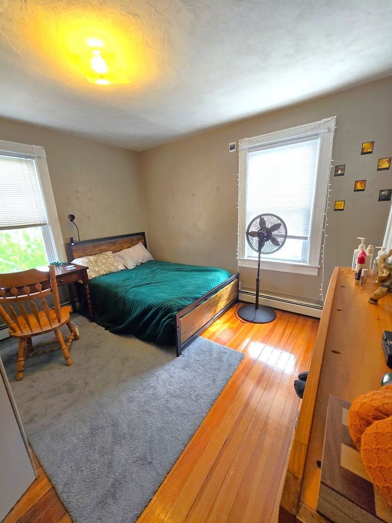 Building Photo - 103 Tell St